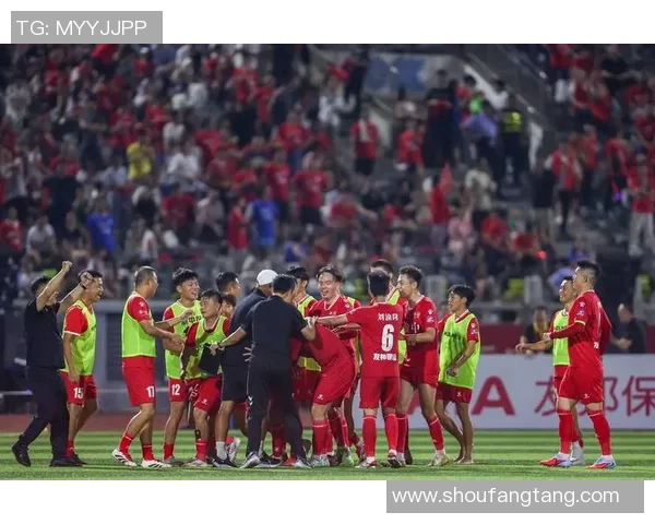 重庆足球队个人能力提升的热议与未来发展探讨 重庆足球队个人能力提升的热议与未来发展探讨