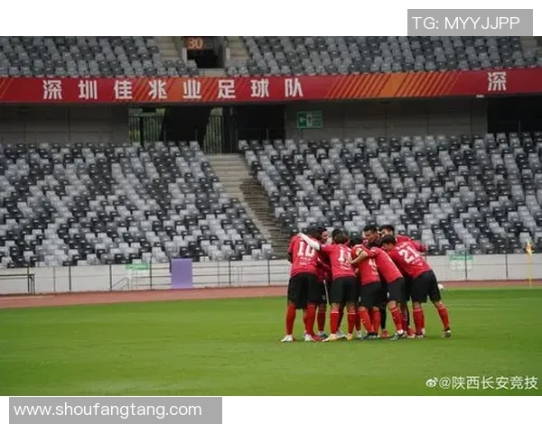 深圳足球队以62分领跑冠军赛积分榜展现强劲实力 深圳足球队以62分领跑冠军赛积分榜展现强劲实力