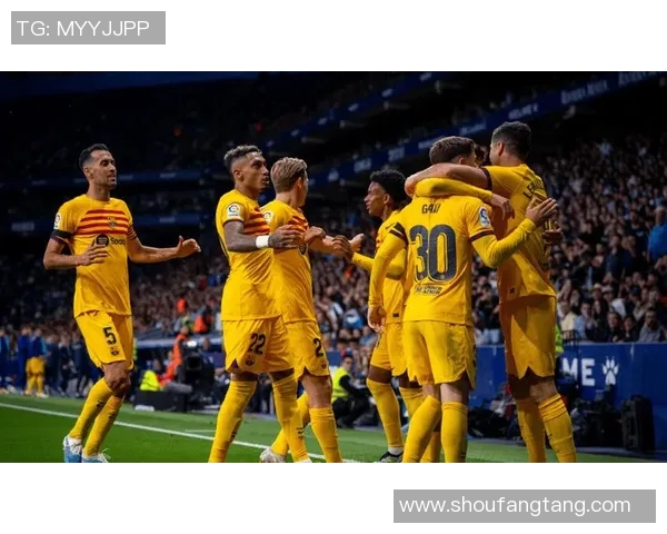 足球明星与巴萨球迷的激情碰撞共谱辉煌足球传奇