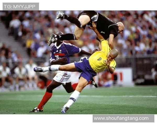 世界著名足球明星中场的辉煌历程与传奇瞬间解析